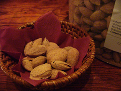 殻付きアーモンド 1.JPG