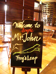 フロッグスリープ ウェルカムボード.JPG